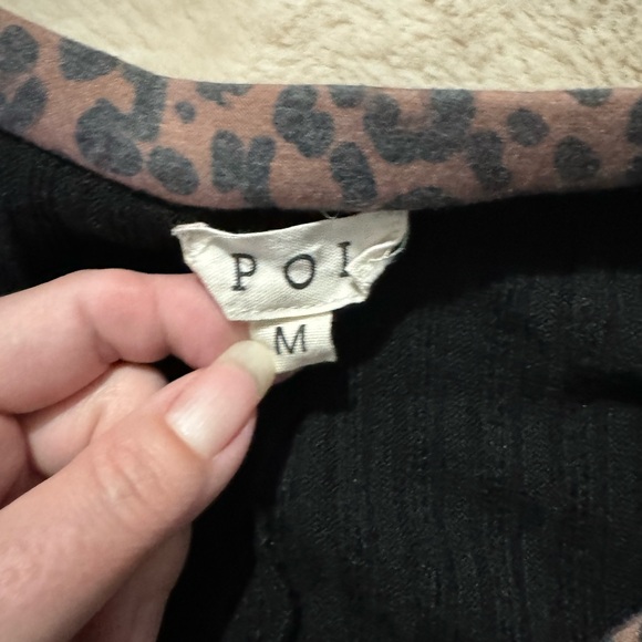 POL black top with leopard detailing. Size Medium - Picture 6 of 7
